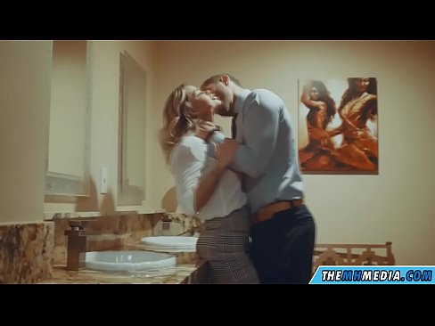 ❤️ Cum busty flava seducit in latrinae publicae Fucking  at porn la.pi-porno.ru